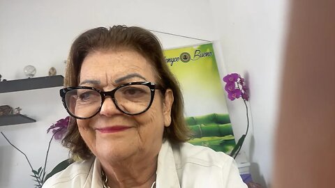 Helenyce Bueno está transmitindo ao vivo!