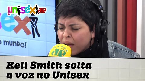 Kell Smith manda um voz e violão no Unisex