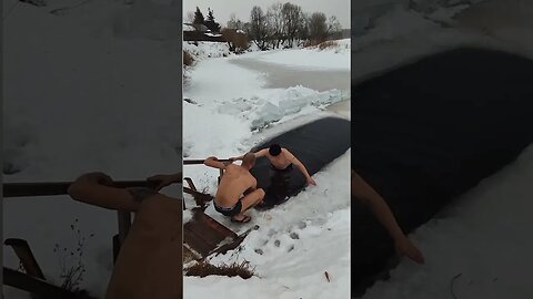 Шуйские моржи праздновали Новый год в проруби | 28.12.22