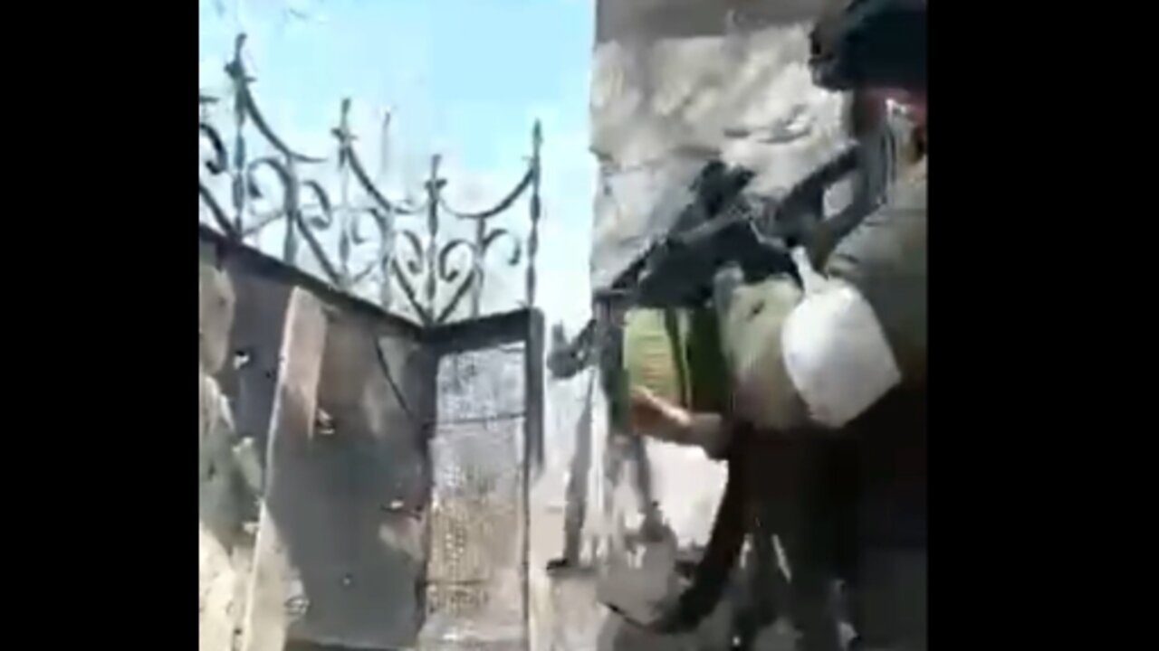 Battle between Azov vs Chechen military forces in Mariupol