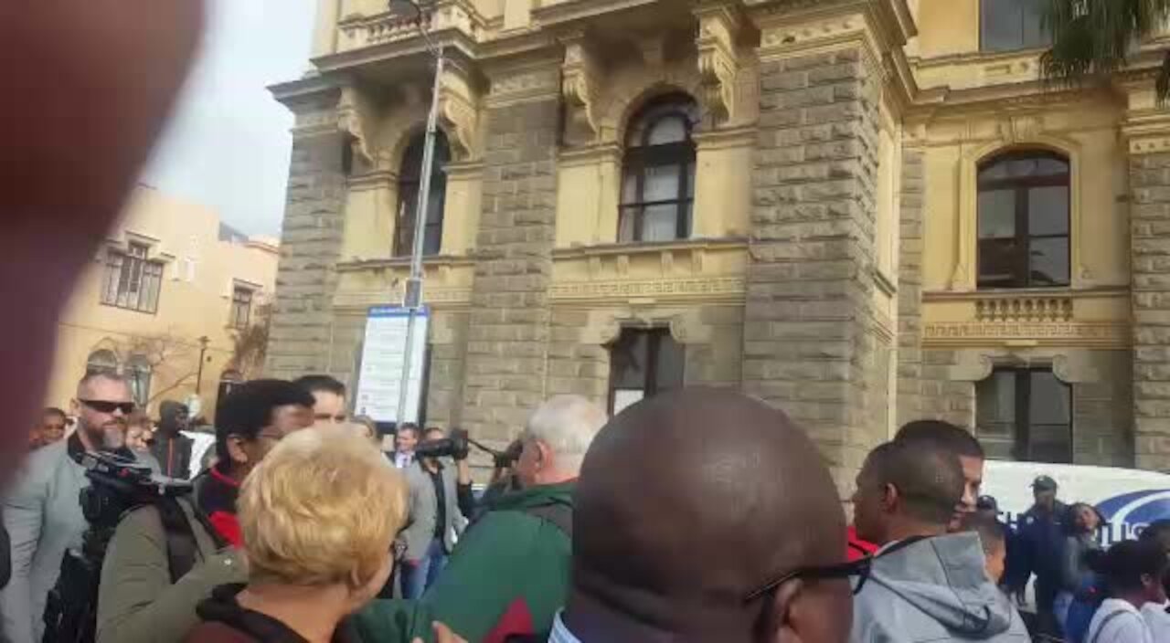 UPDATE 2: 'Elders' and ordinary citizens march in Cape Town in honour of Mandela (V6w)