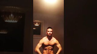 Bodybuilder Flexing #shorts #gymmotivation #hamza