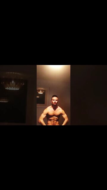 Bodybuilder Flexing #shorts #gymmotivation #hamza