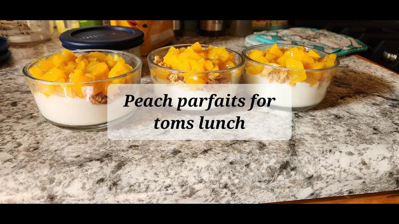 Peach yogurt parfait for Tom's lunches #yogurt #parfait