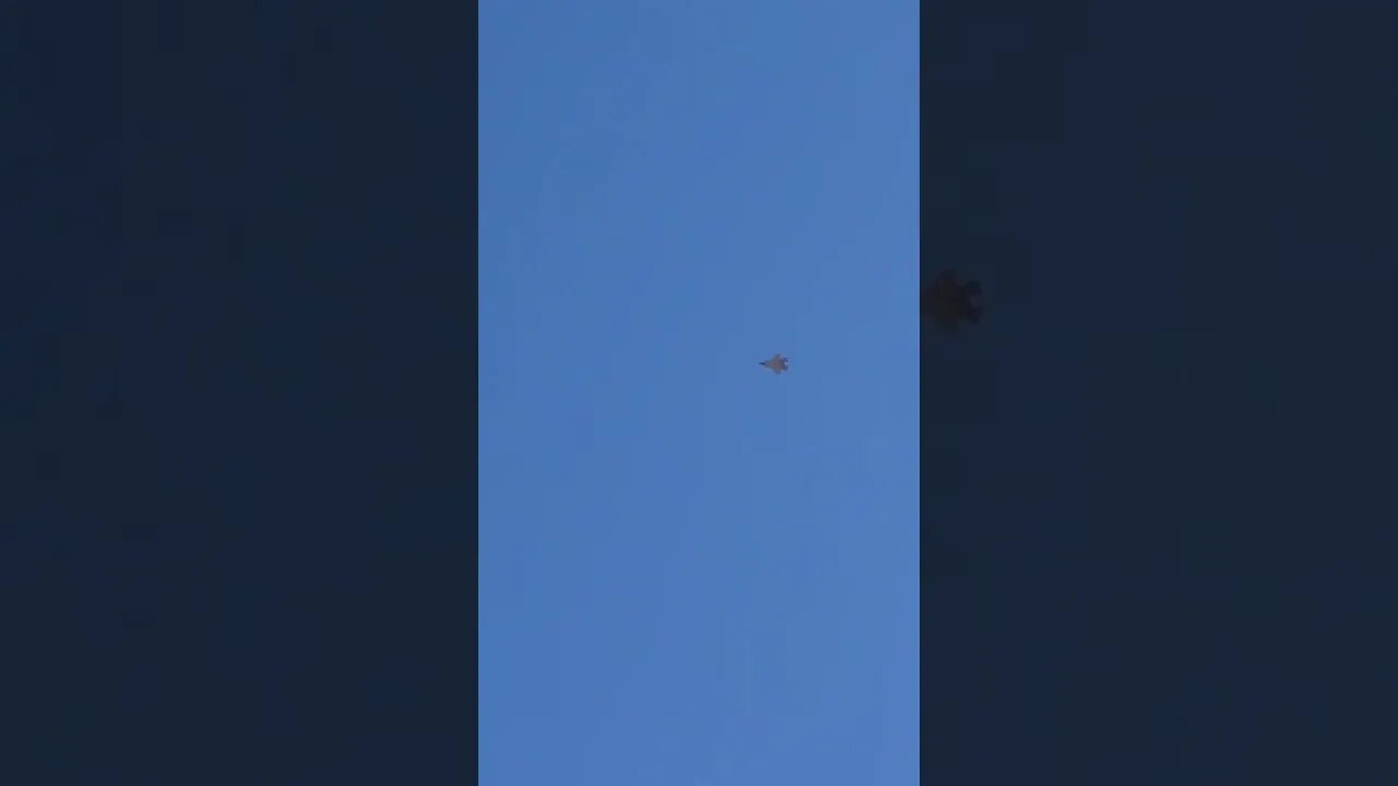 F-22 Raptor Extreme High AND Low Speed Maneuverability!