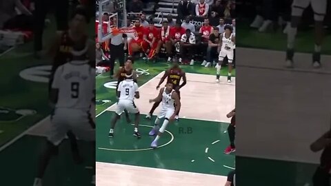 Giannis Antetokounmpo Over The Shoulder Dime