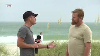 Tourists respecting the storm in Manatee County