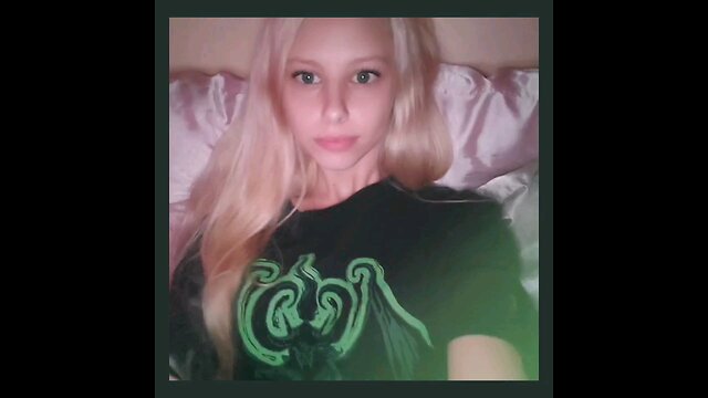 wearing my husband's WoW shirt 💚✨️