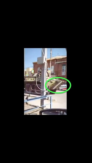 Russian troops paint their tanks with 'invasion stripes'