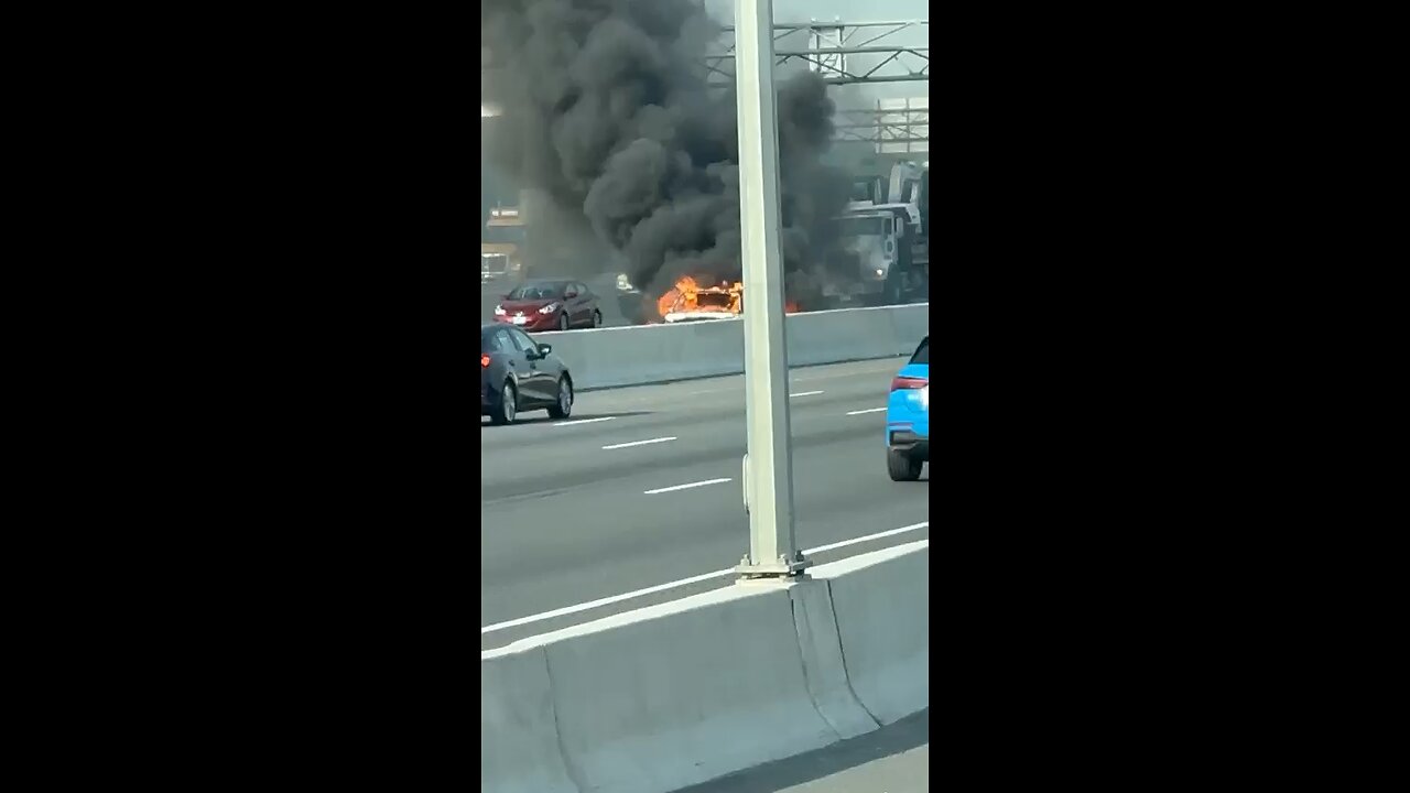 Vehicle Fire On Highway 401 Toronto