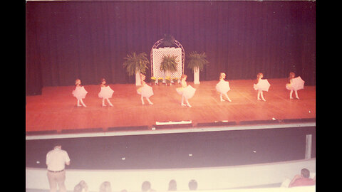 Parasol Promenade (Ballet Dance)