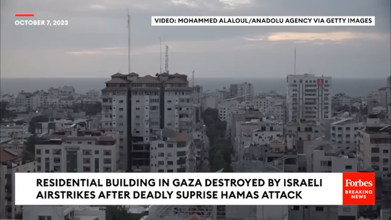 Residential Building in Gaza strik in collapes after israesli Strike