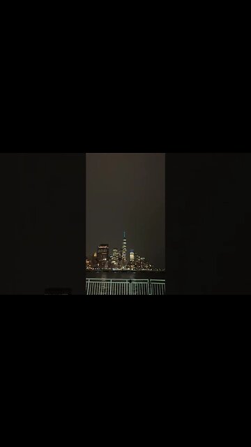 INCREDIBLE: Lightning Strikes One World Trade Center