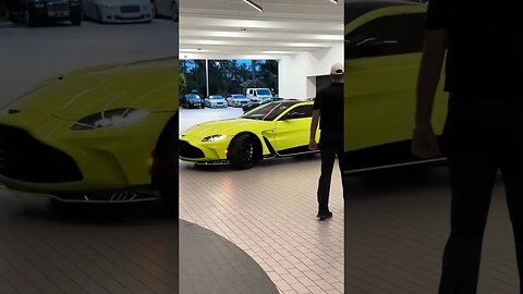 Aston Martin V12 Vantage in Lime Essence Startup