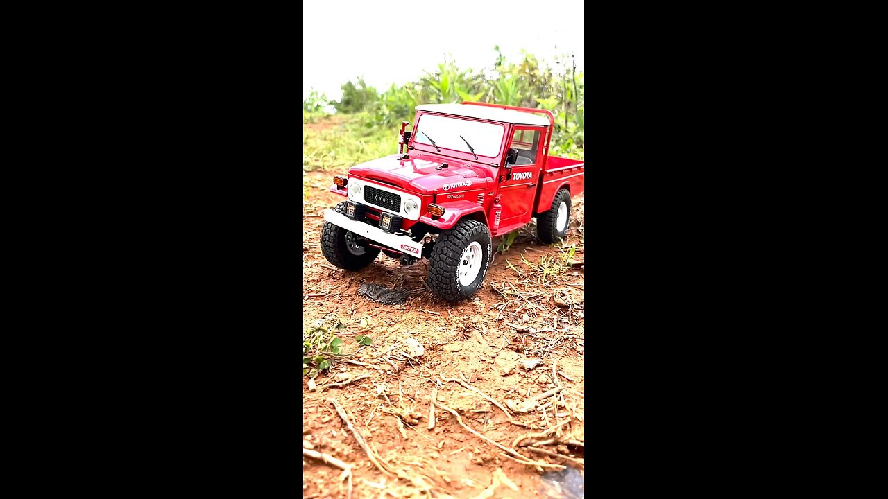 Cruising through the grass with our FJ45 RC