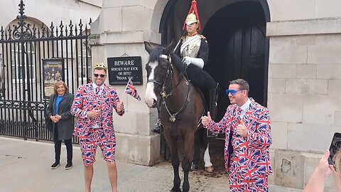 Patriotic Royal fans pose with the kings guard #horseguardsparade