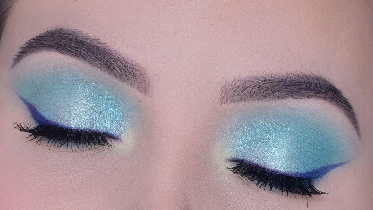 Blue Eye Makeup Look With Winged Eyeliner | Huda Beauty Color Block Palette