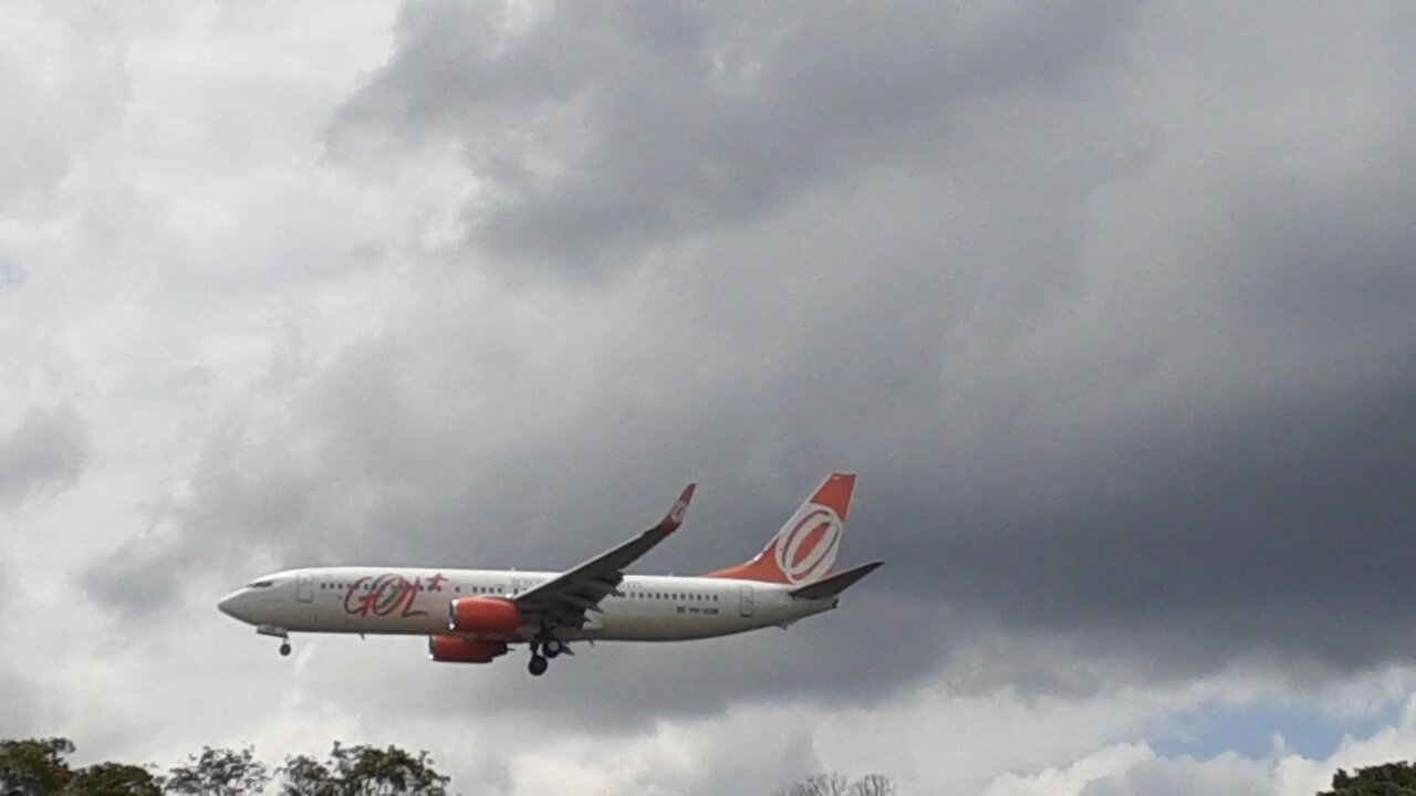 Boeing 737-800 PR-GGM on final approach coming from Brasília before to land in Manaus