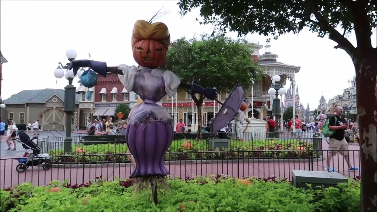 🎃Disney’s Magic Kingdom August 2022 | 🍂Halloween Decorations & NEW Food