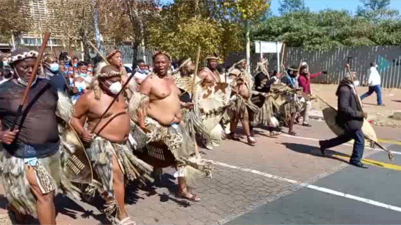 Zulu regiment says farewell to queen