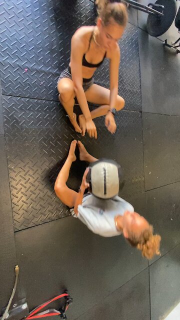 Exercise Technique #19 Medicine Ball: Handoff Transition