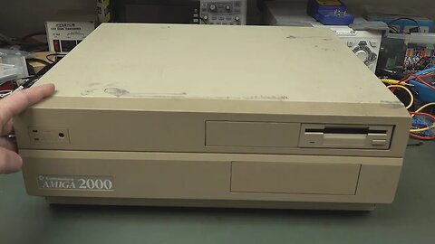 Amiga 2000 Teardown & Power Up