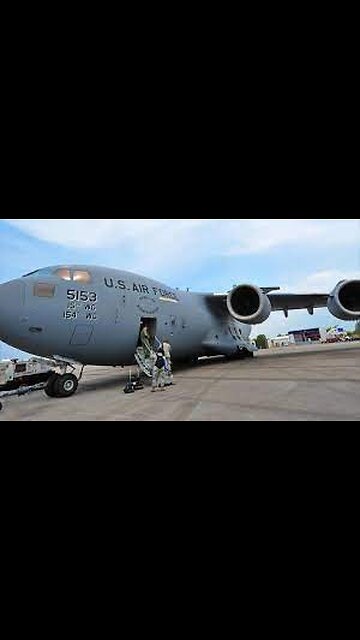 Avion estadounidense C-17A entregando carga militar a Israel