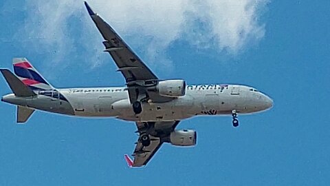 Airbus A320NEO PR-XBP coming from Recife,Airbus A321 PR-XMF from Guarulhos and Airbus A320 PR-TYF from Rio de Janeiro to Fortaleza
