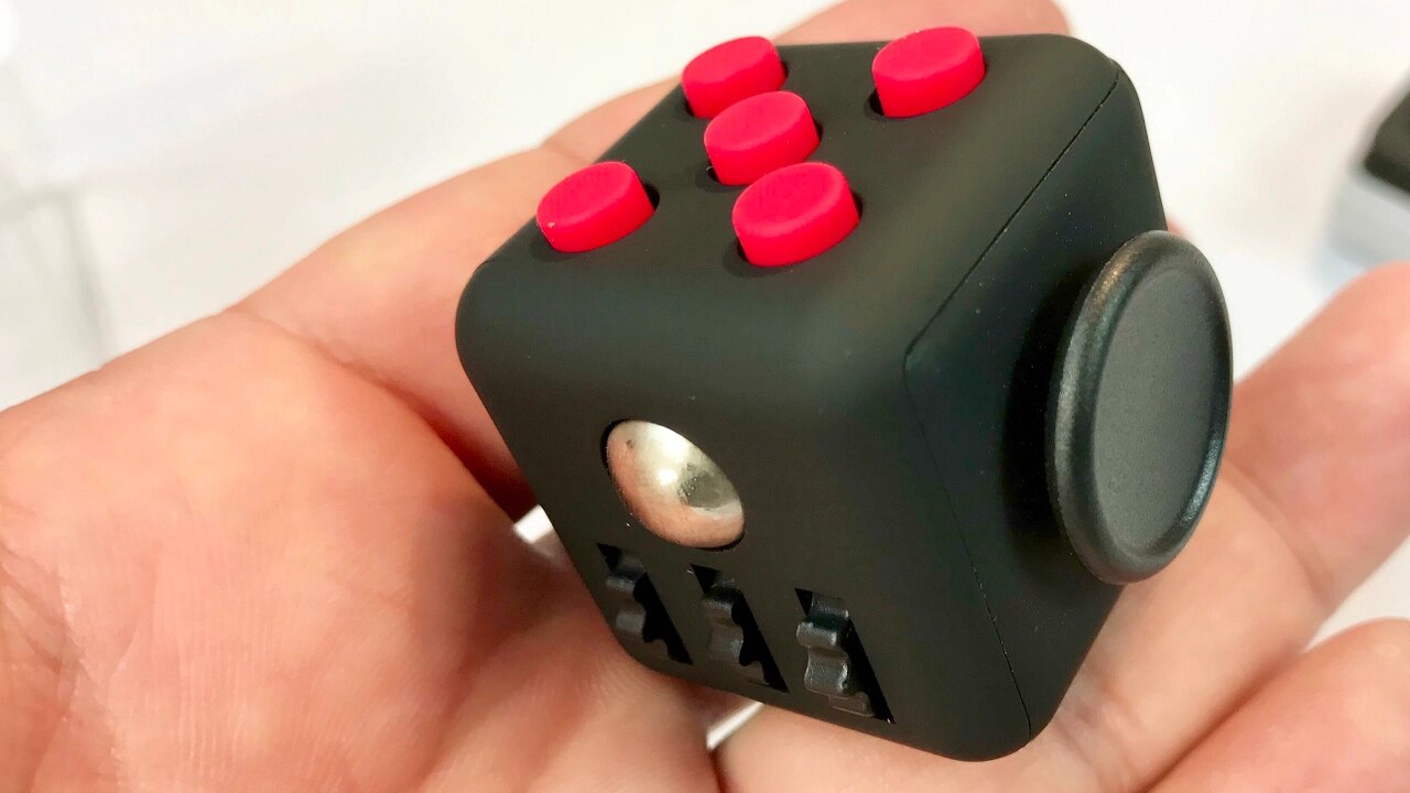 Unee Fidget Cube Toy review and giveaway