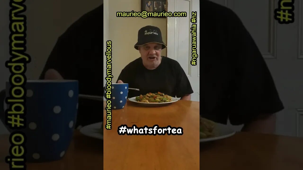 #maurieo #shorts SEARCHING FOR HONEY