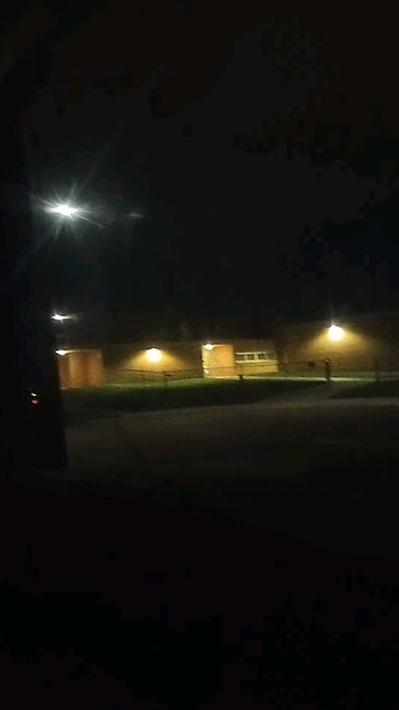 it's storming outside look at that lightning 🌩️⚡