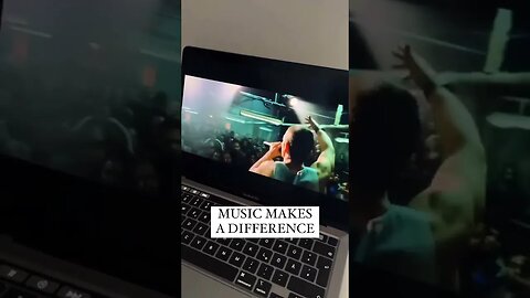 a música certa muda tudo numa cena