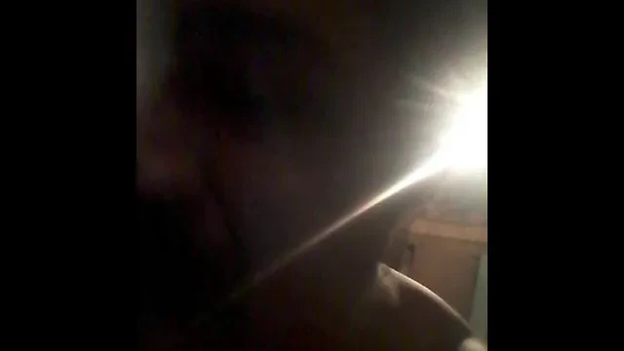 fazendo a barba com barbeador completo 1