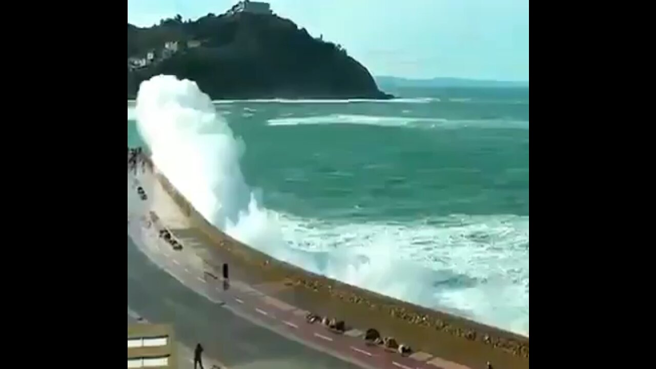 قوة موجة البحر اللهم اجرنا