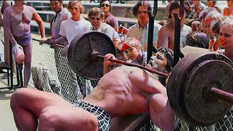 EPIC REACTIONS TO ARNOLD SCHWARZENEGGER WORKING OUT IN PUBLIC