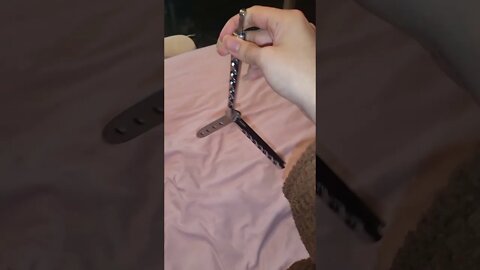 HOW TO DO BUTTERFLY KNIFE FOR BEGINNERS #SHORTS
