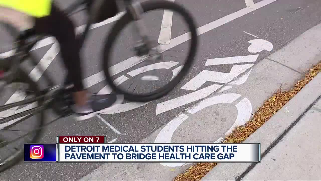Detroit medical students hitting the pavement to bridge health care gap