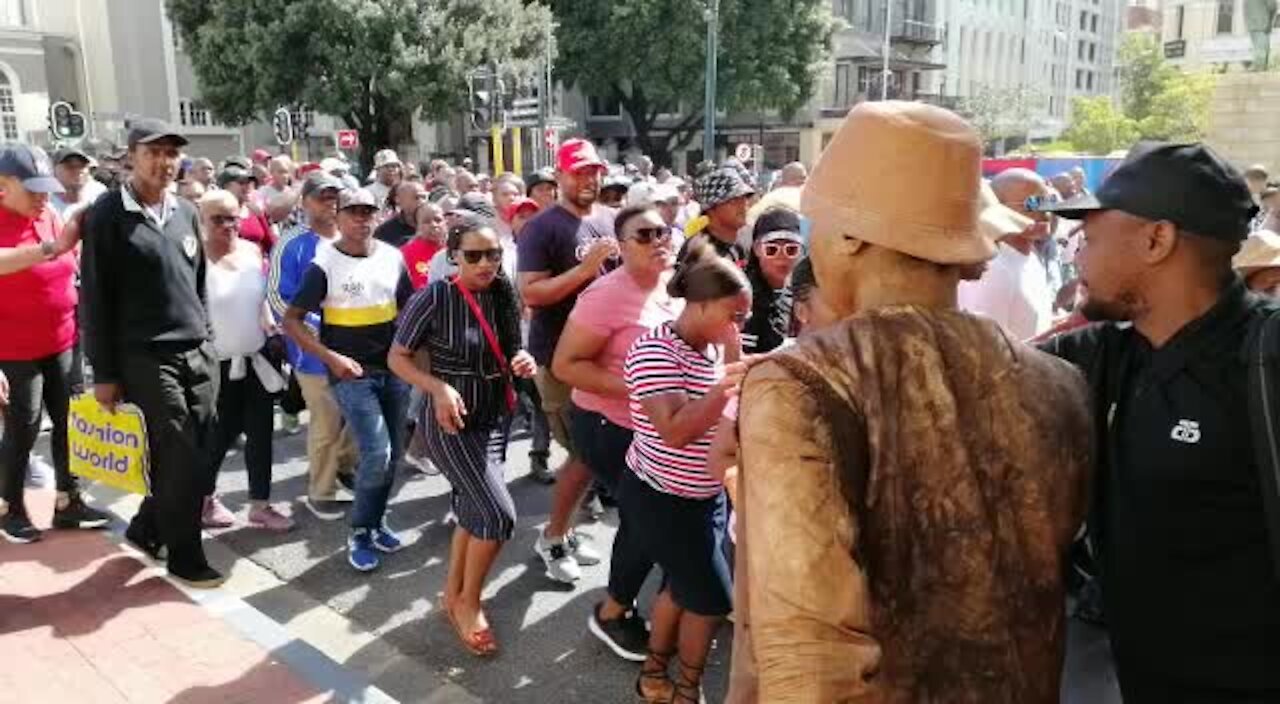 SOUTH AFRICA - Cape Town - SAPS March to Parliament (Video) (ndj)