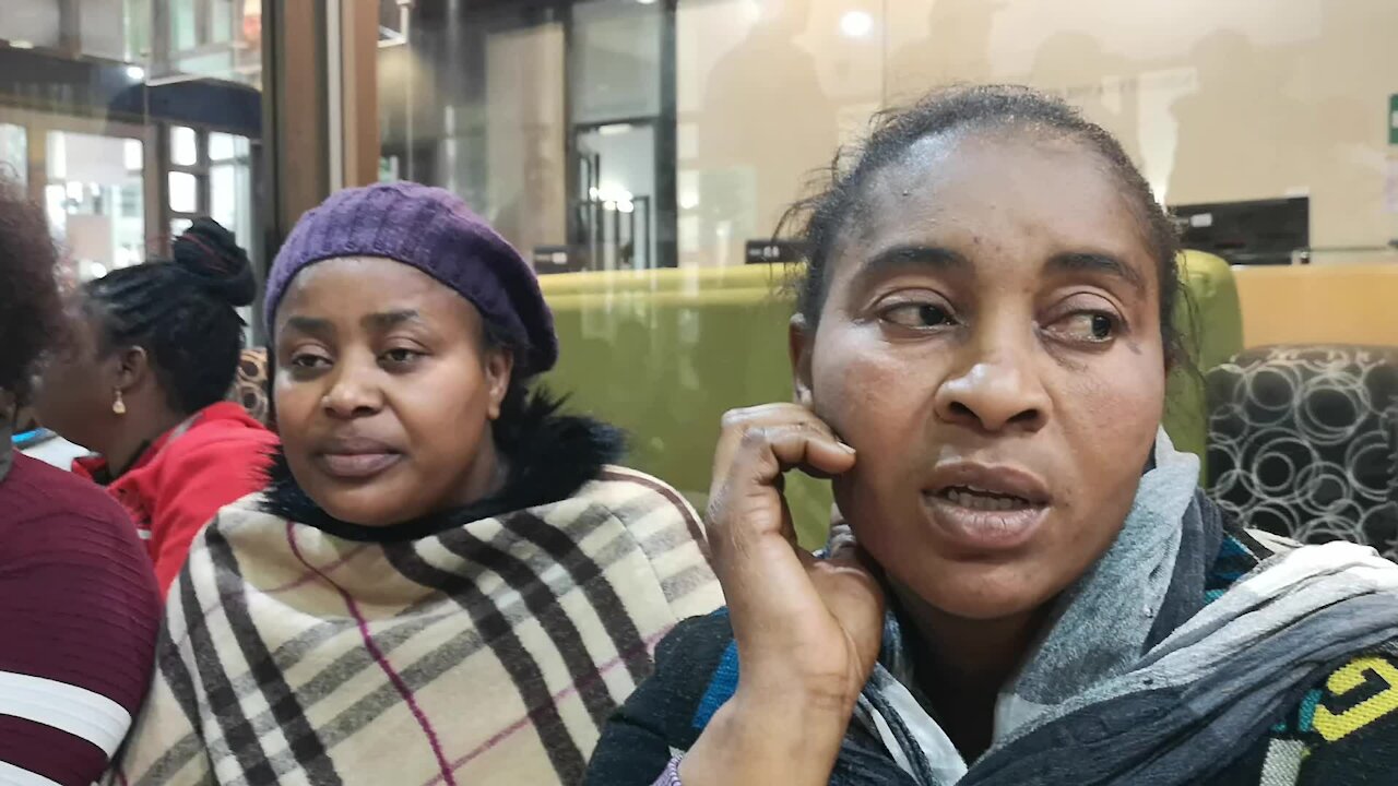 SOUTH AFRICA - Cape Town - Hundreds of refugees protested outside the offices of United Nations High Commission for Refugees (VIDEO) (WJH)