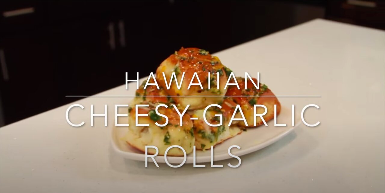 Cheesy Garlic Hawaiian Rolls Recipe