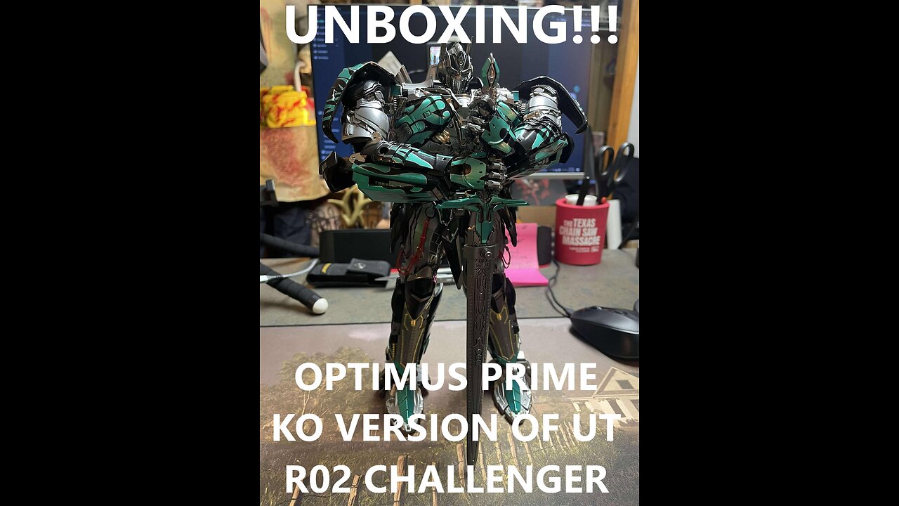 Unboxing the KO version of UT R02 Challenger Optimus Prime (Black Version) from TFSafari