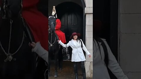 guard shouts get off the reins at tourist #horseguardsparade