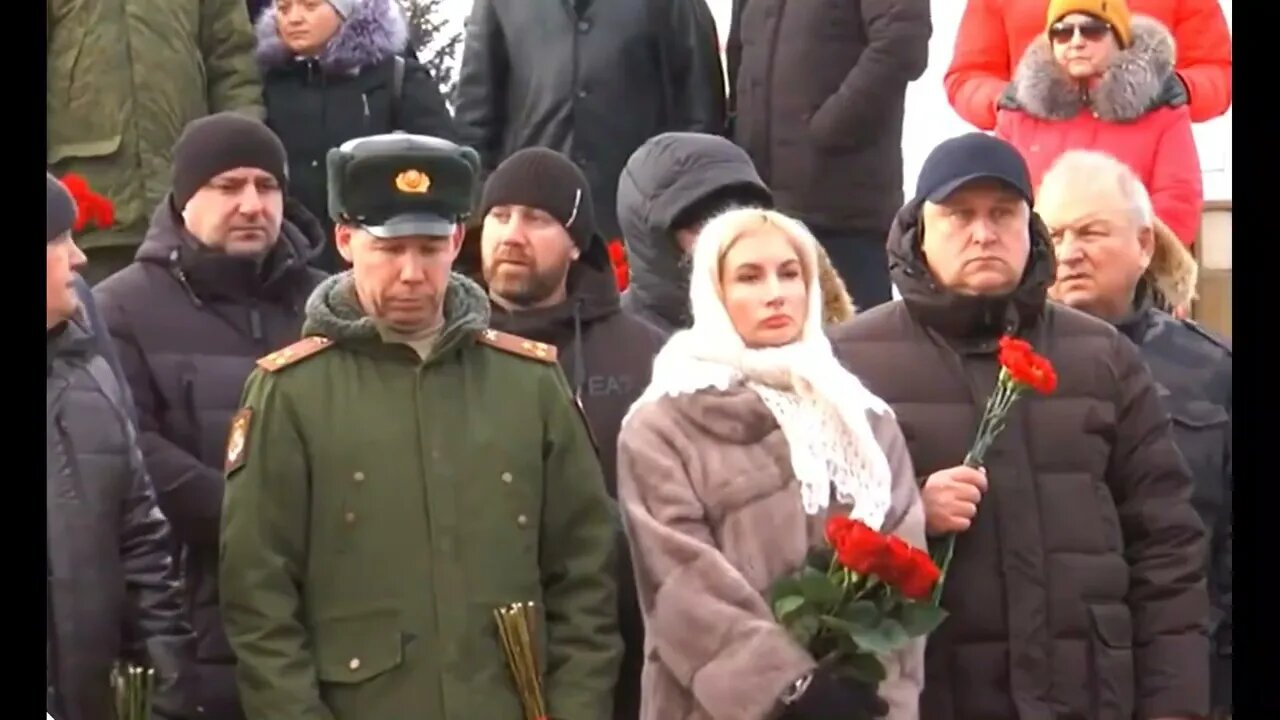 In memory of those killed in Makeevka: The laughing boy by Theodorakis and Farantouri (1974)