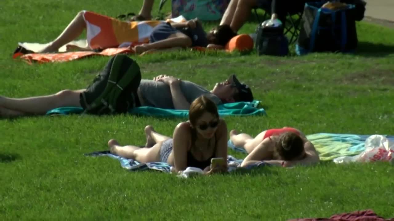 Despite pandemic, crowds flock to Lake Geneva for Memorial Day Weekend