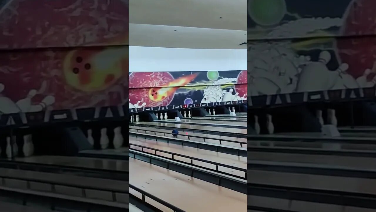 Bowling strike #bowling #pins #hit #bowlingpin #short #shortvideo #tranding #strike