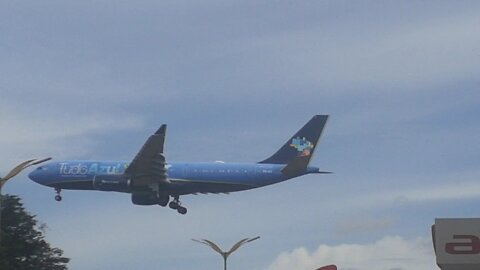 Boeing 767-300ERF PR-ABD e Airbus A330 ambos vindos de Campinas para Manaus