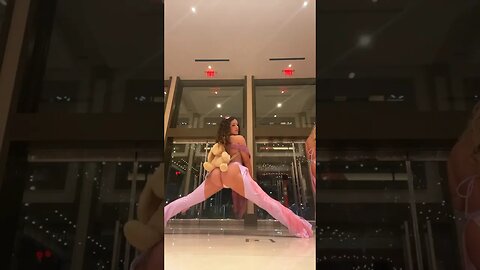 McKenzie Valdez Splits