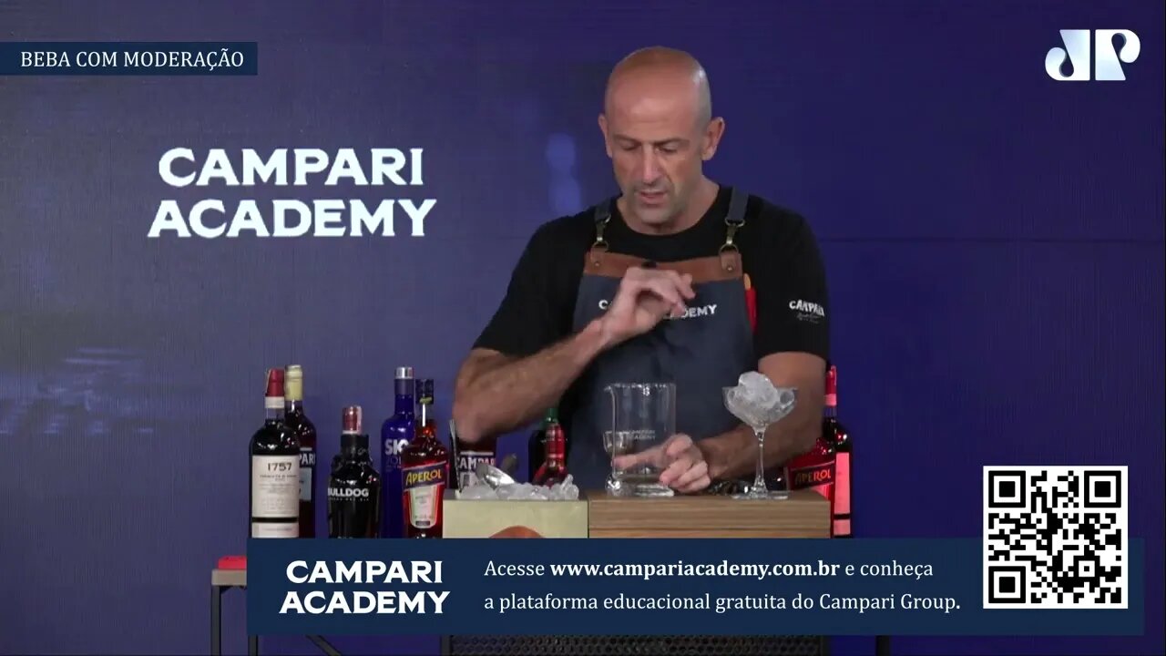 Aprenda a fazer um incrível Manhattan com a Campari Academy