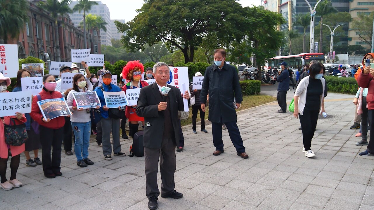 前衛生署署長楊志良向監察院檢舉陳時中強制接種疫苗違憲