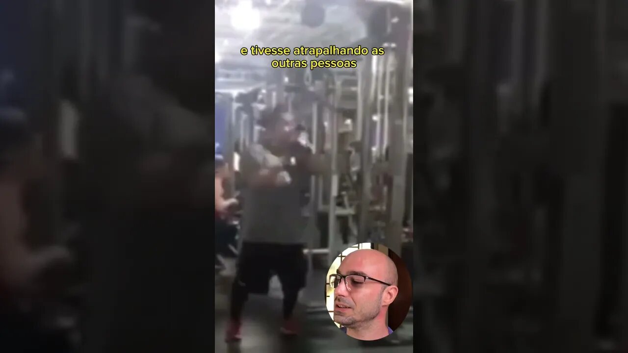 Reagindo à um louco na academia #shorts